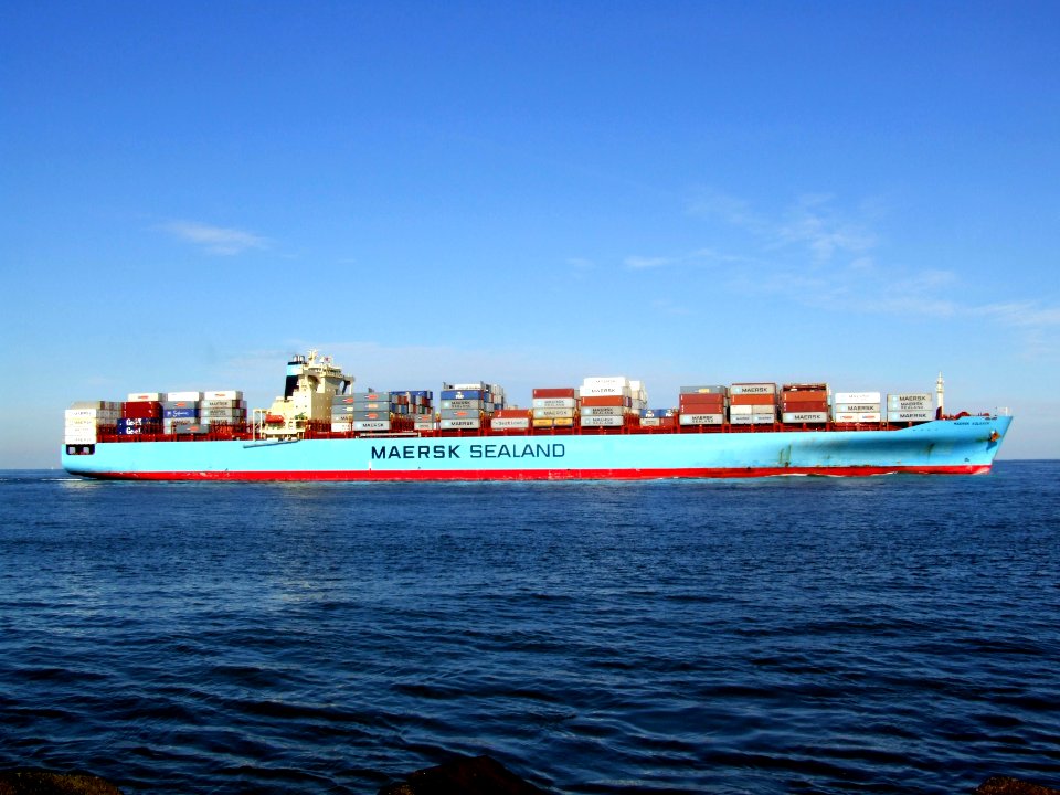 Maersk Kolkata p06 approaching Port of Rotterdam, Holland 21-Feb-2005