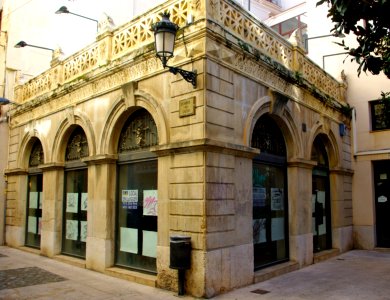 Magatzem a la plaça de les basses