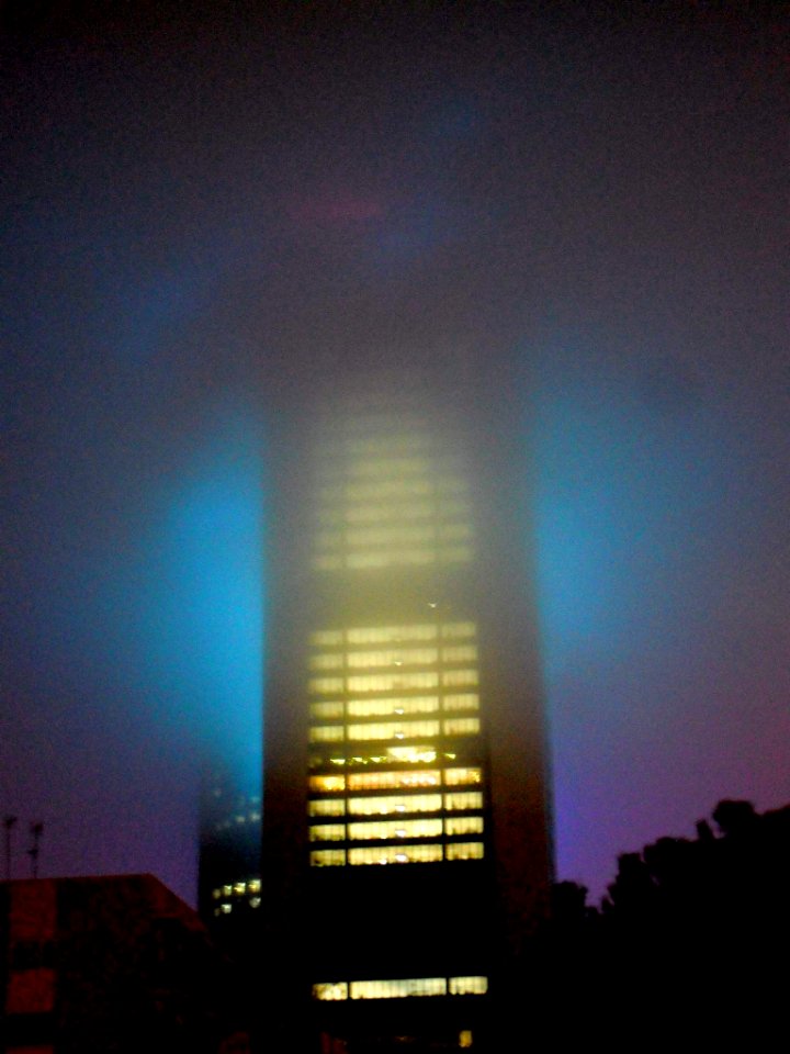 Madrid - Torre Cepsa, niebla nocturna