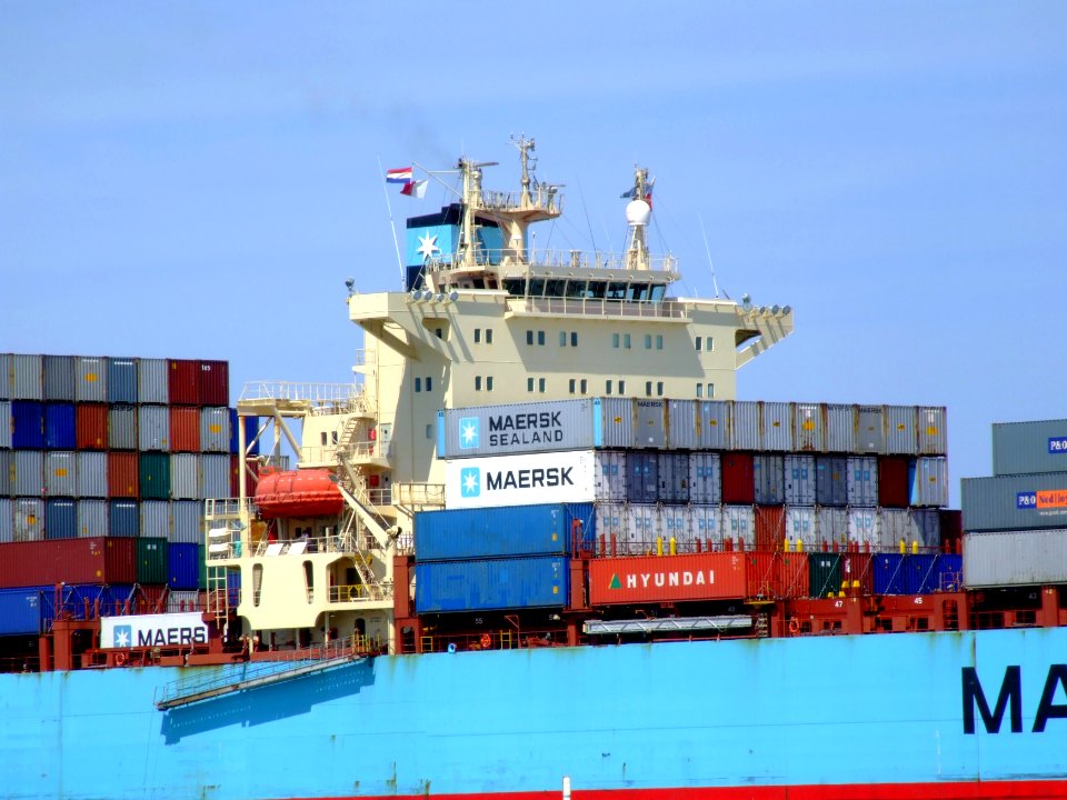 Maersk Gateshead p06 approaching Port of Rotterdam, Holland 08-Jul-2007