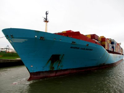 Maersk Karlskrona (ship, 1996), IMO 9085558 - Callsign A8PW8, into Berendrechtsluis, Port of Antwerp pic3