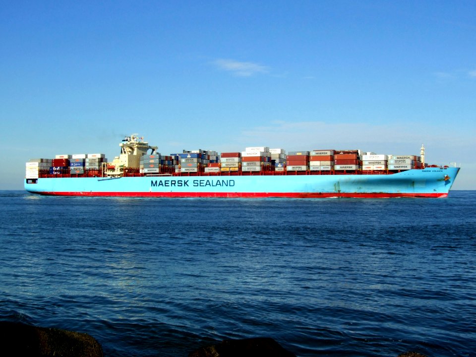Maersk Kolkata p05 approaching Port of Rotterdam, Holland 21-Feb-2005