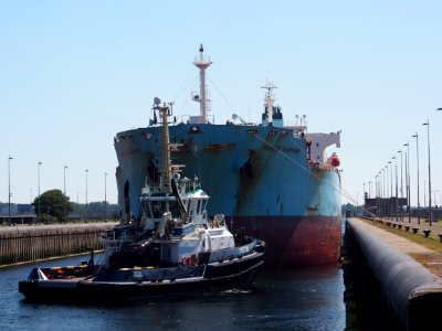 Maersk Marmara - IMO 9315056, locks of IJmuiden