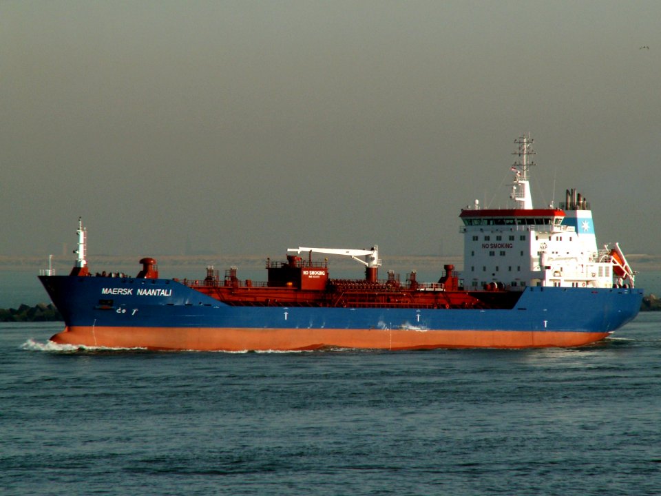 Maersk Naantali leaving Port of Rotterdam, Holland 24-Jan-2006