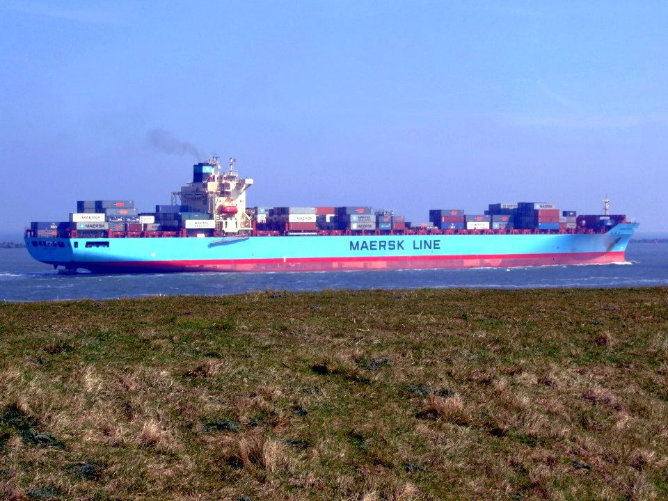 Maersk Greenock pD approaching Port of Rotterdam, Holland 08-Apr-2007