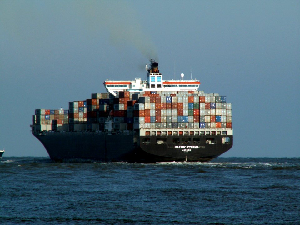 Maersk Kyrenia p4, leaving Port of Rotterdam, Holland 12-Mar-2006
