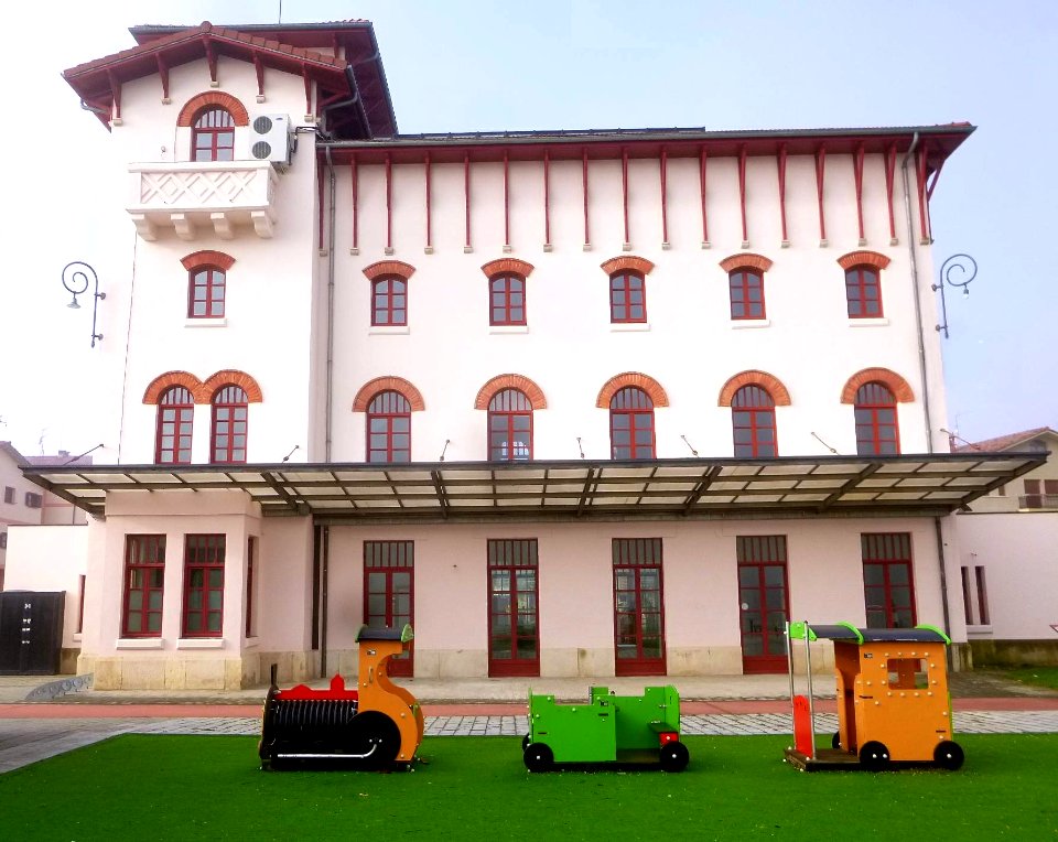 Maestu - Ayuntamiento de Arraya-Maestu (antigua estación de tren del Ferrocarril Vasco-Navarro) 4