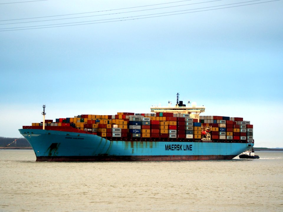 Maersk Karlskrona (ship, 1996), IMO 9085558 - Callsign A8PW8, into Berendrechtsluis, Port of Antwerp pic7