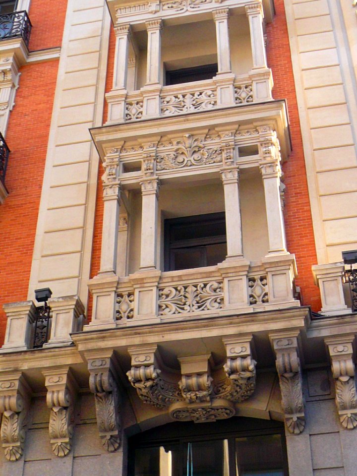 Madrid - Colegio Oficial de Aparejadores y Arquitectos Técnicos de Madrid (Maestro Victoria 3) 8