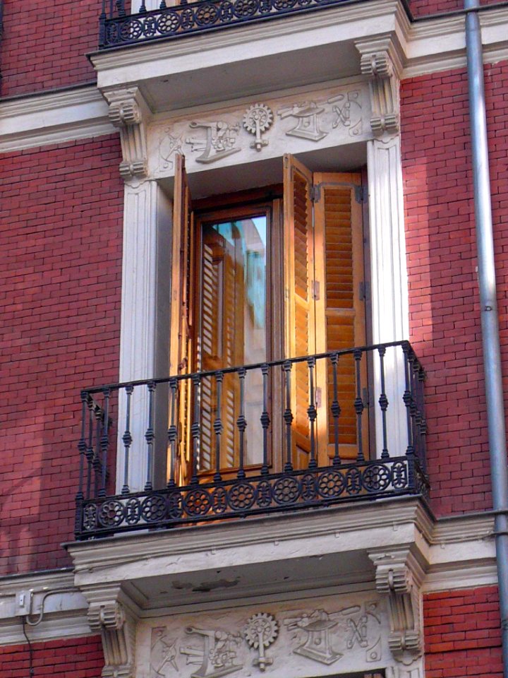 Madrid - Colegio Oficial de Aparejadores y Arquitectos Técnicos de Madrid (Maestro Victoria 3) 6