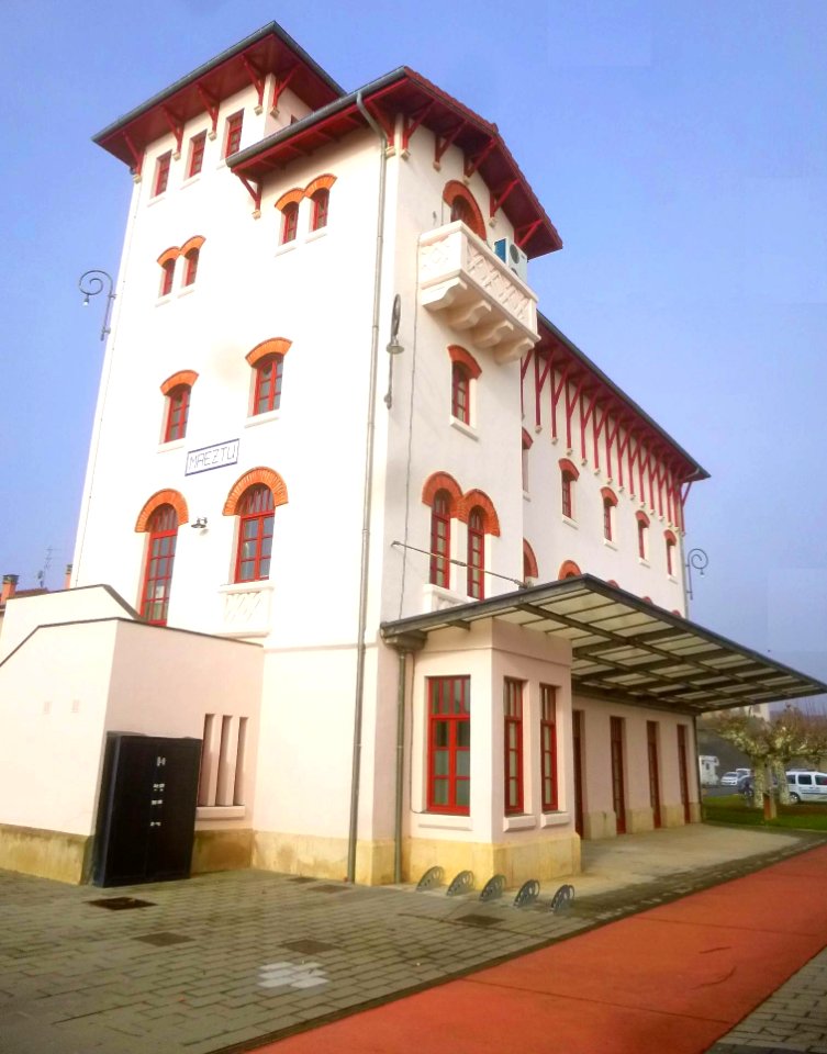 Maestu - Ayuntamiento de Arraya-Maestu (antigua estación de tren del Ferrocarril Vasco-Navarro) 3