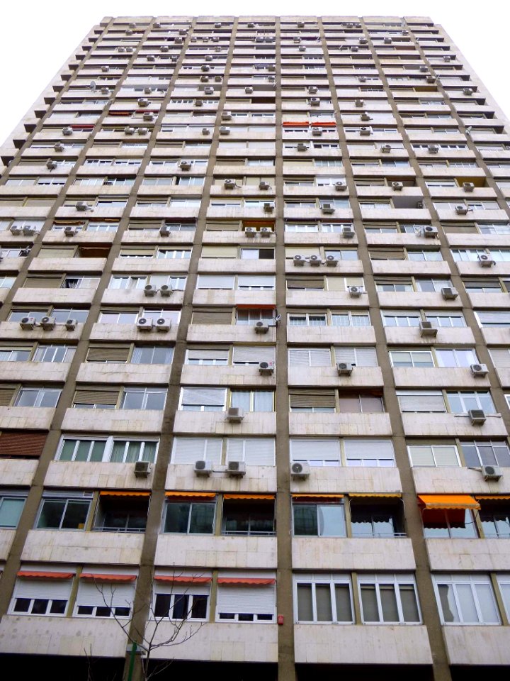 Madrid - Edificio en la Avenida General Perón, 32 (6)