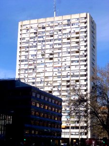 Madrid - Edificio en la Avenida General Perón, 32 (2)