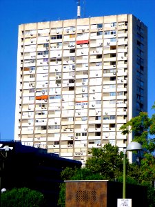 Madrid - Edificio en la Avenida General Perón, 32 (7)