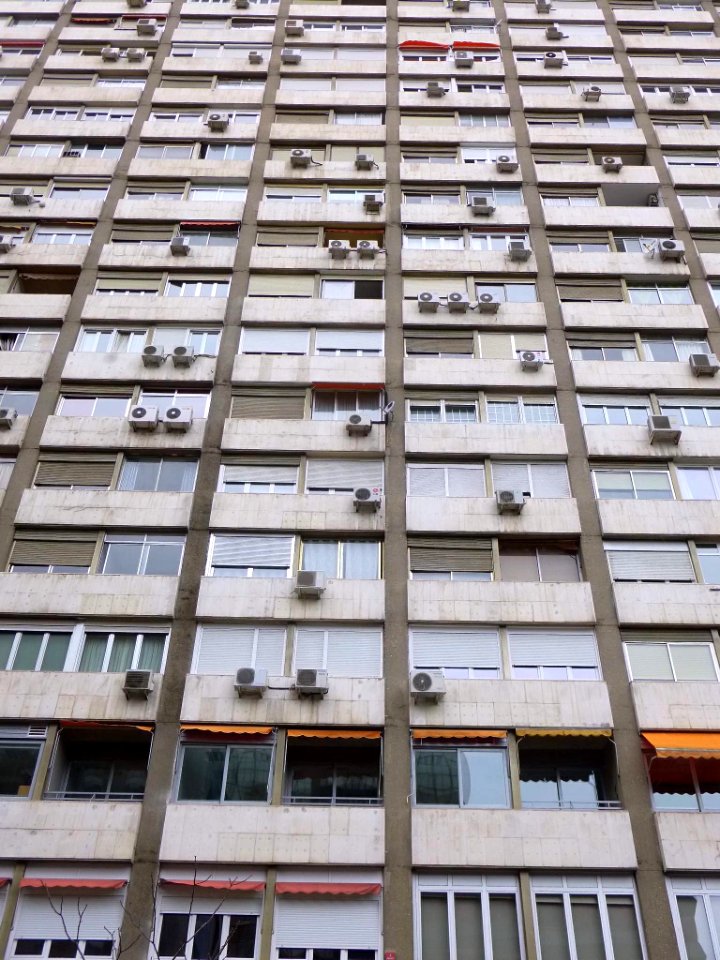 Madrid - Edificio en la Avenida General Perón, 32 (5)
