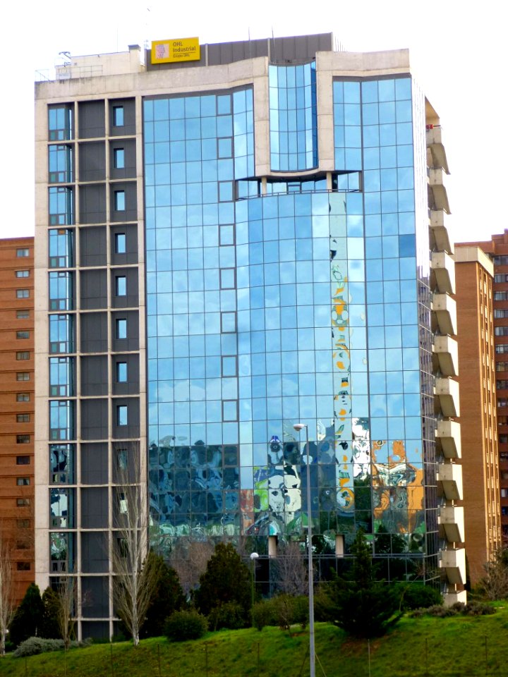 Madrid - Edificio en la calle Arturo Soria, 343 (1)