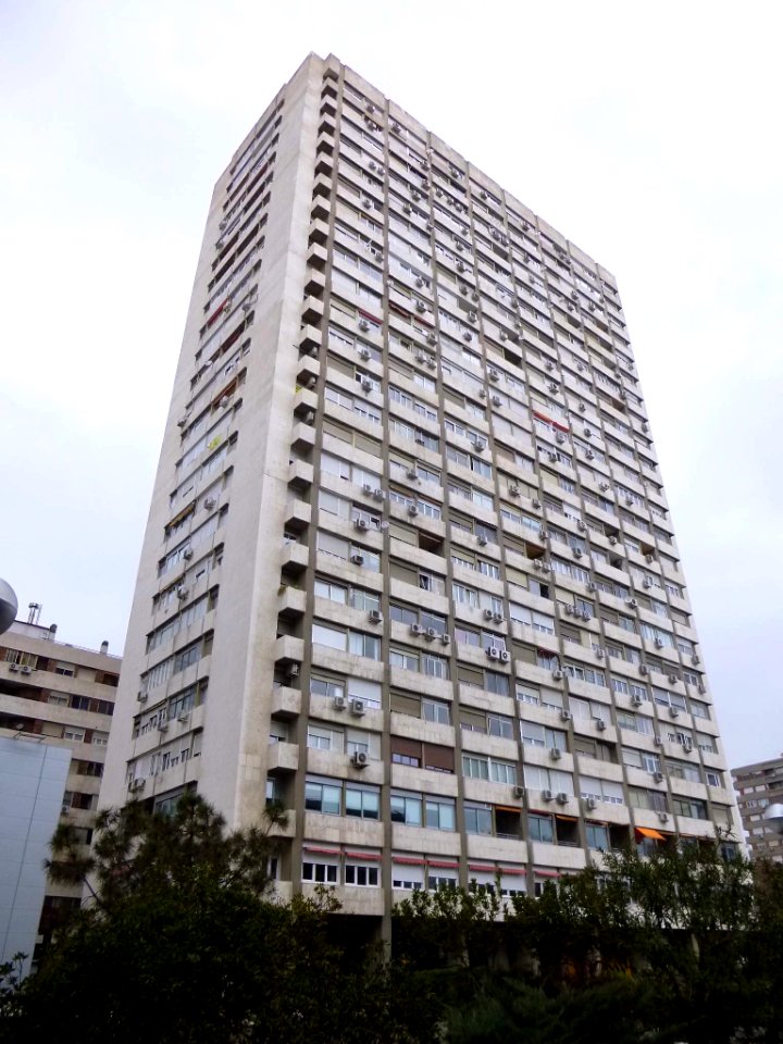 Madrid - Edificio en la Avenida General Perón, 32 (4)