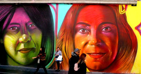 Madrid - Gran Vía, mural Nosotras Juntas 2