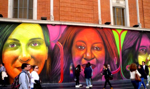 Madrid - Gran Vía, mural Nosotras Juntas 3