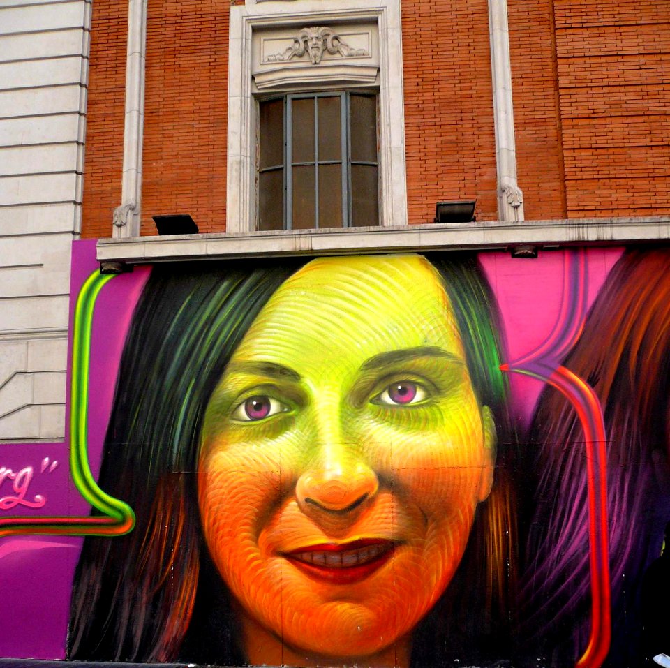 Madrid - Gran Vía, mural Nosotras Juntas 5