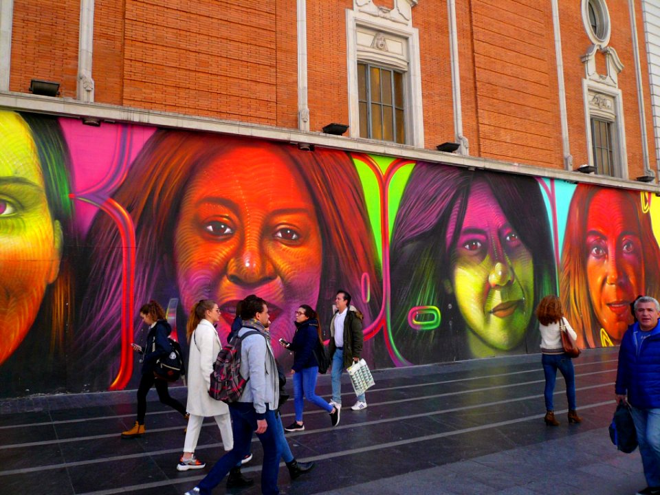 Madrid - Gran Vía, mural Nosotras Juntas 4