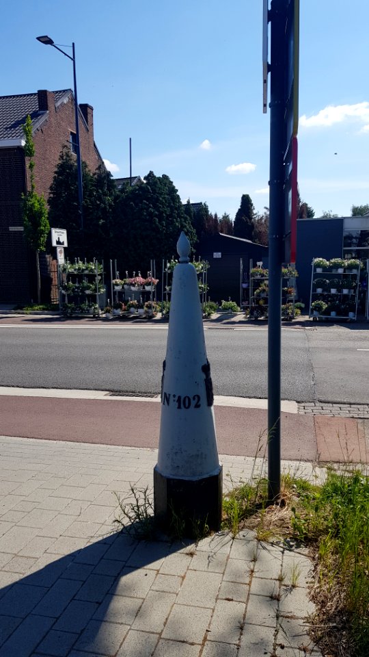 Maastricht-Smeermaas-Grenspaal 102 (BE-NL) (2)