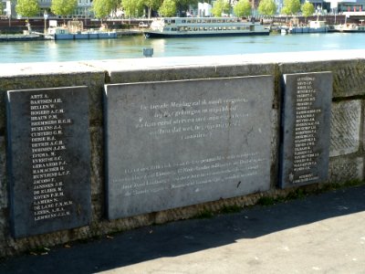 Maastricht-Servaasbrug-Plaquette tiende meidag (2)