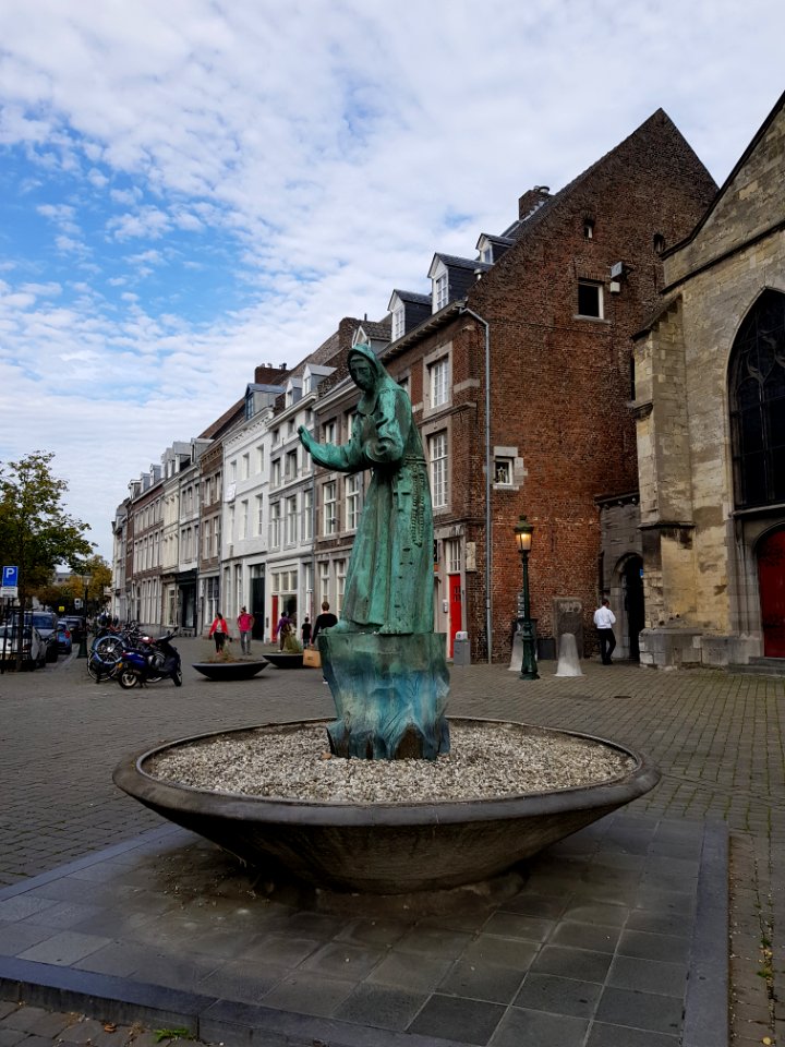 Maastricht-Sint-Antoniusbeeld voor Sint-Matthiaskerk (2)