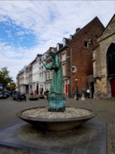 Maastricht-Sint-Antoniusbeeld voor Sint-Matthiaskerk (2)