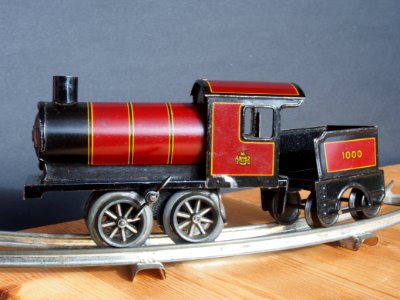 Made in Germany Tin clockwork toy train from around 1900 pic-001 4157x3120