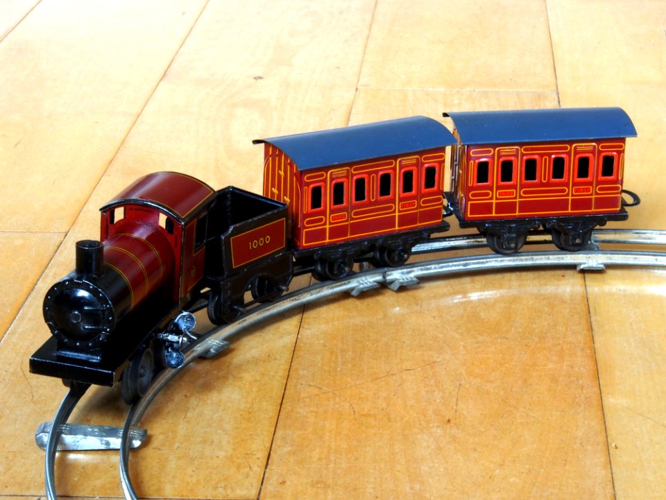Made in Germany Tin clockwork toy train from around 1900 pic-001 4000x3004