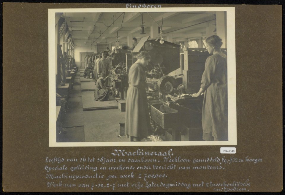 Machinezaal. Leeftijd van 16 tot 18 jaar en daarboven. Weekloon 9-12 gulden en …, Bestanddeelnr 256-1340