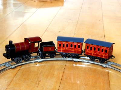 Made in Germany Tin clockwork toy train from around 1900 pic-015