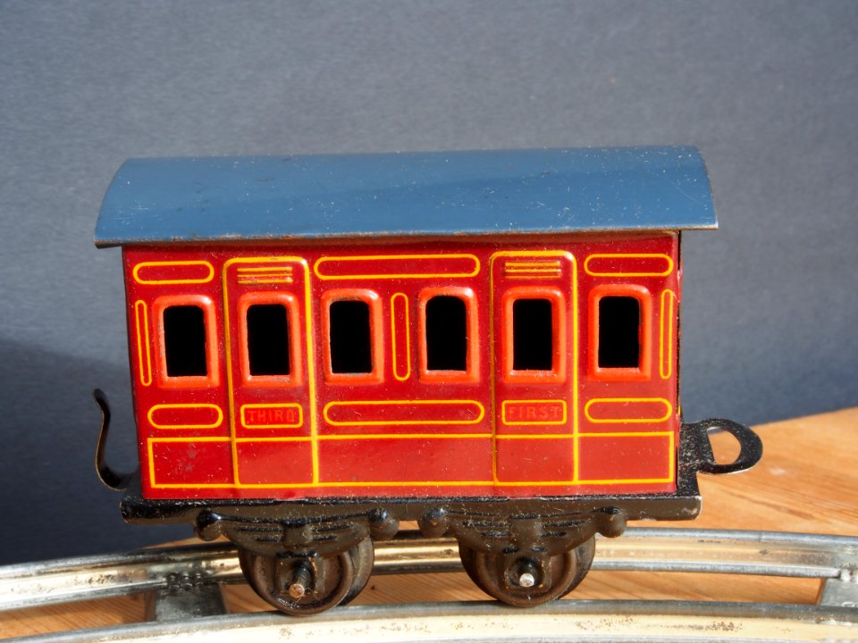 Made in Germany Tin clockwork toy train from around 1900 pic-013