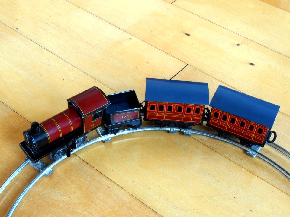 Made in Germany Tin clockwork toy train from around 1900 pic-014
