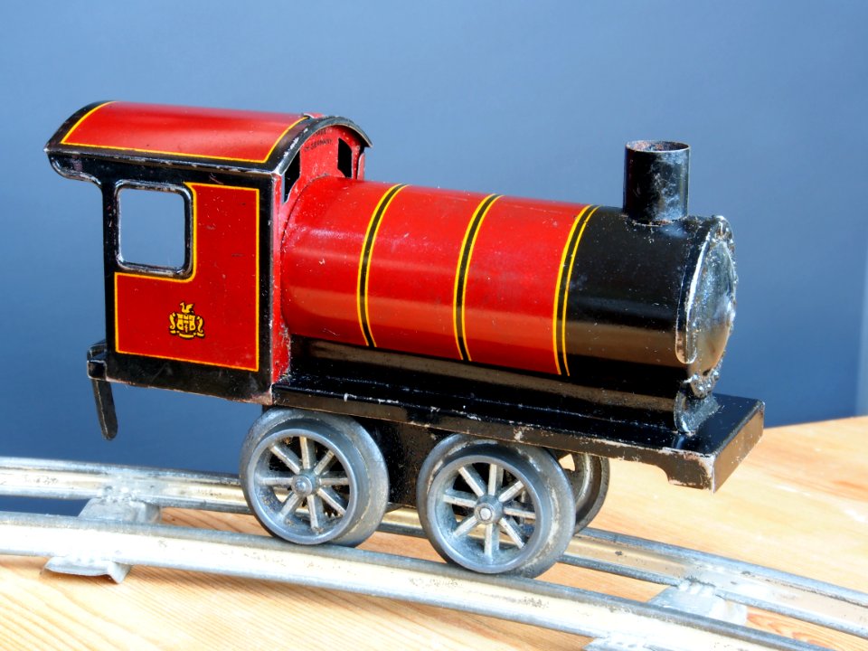 Made in Germany Tin clockwork toy train from around 1900 pic-009