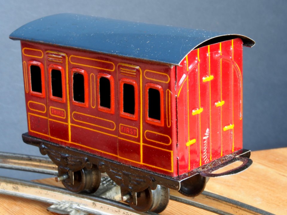 Made in Germany Tin clockwork toy train from around 1900 pic-001 4109x3079