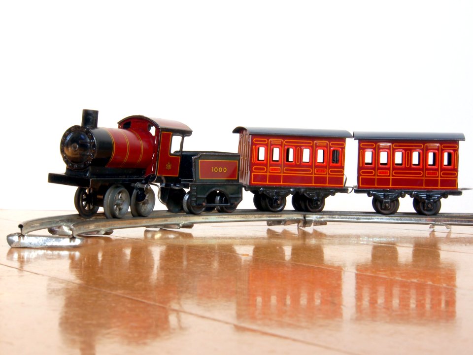 Made in Germany Tin clockwork toy train from around 1900 pic-016