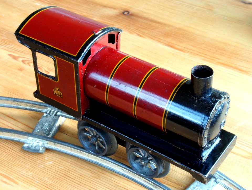 Made in Germany Tin clockwork toy train from around 1900 pic-001 4102x3087