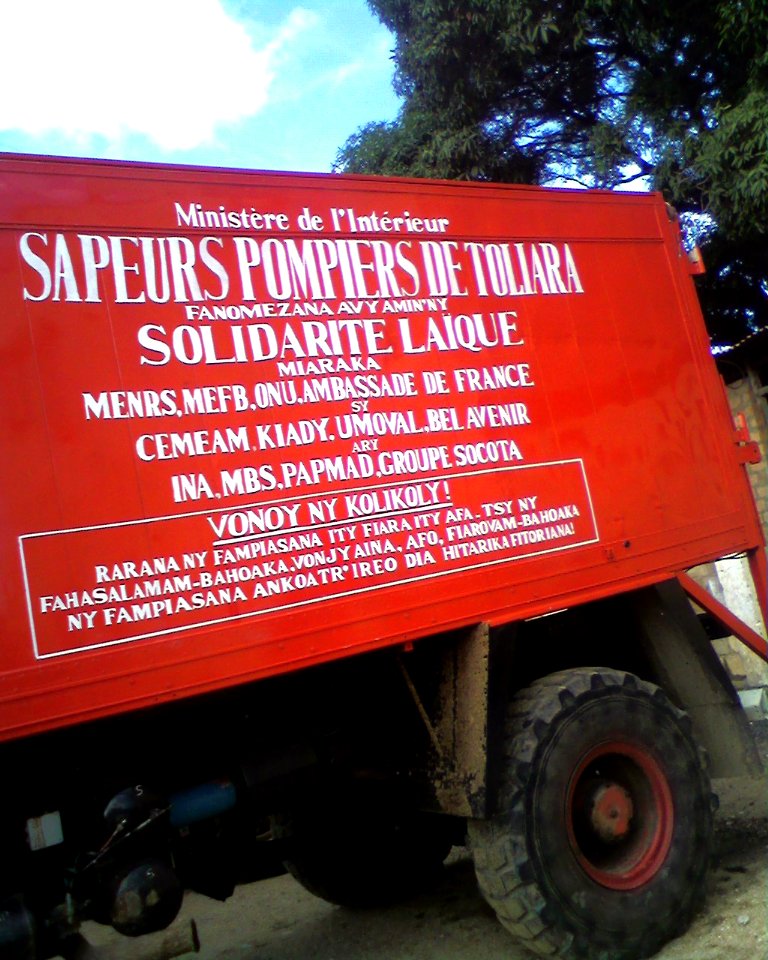 MADAGASCAR Toliara SOLIDARITE LAIQUE DON D'UN CAMION DE POMPIERS (3)