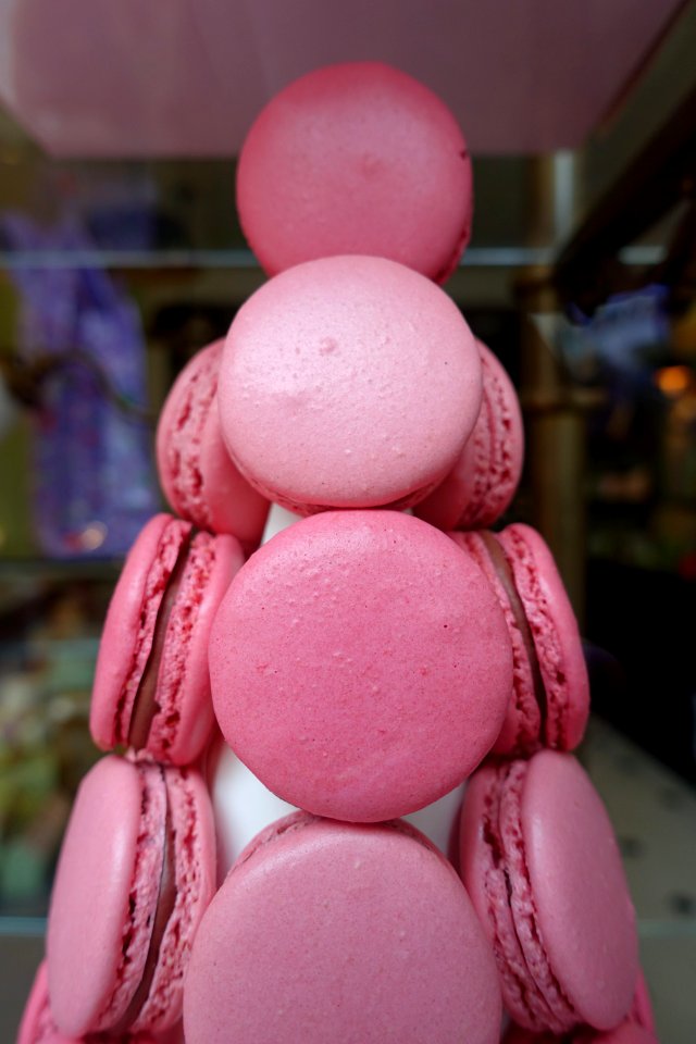 Macaron pyramid - Luxembourg City, Luxembourg - DSC06138