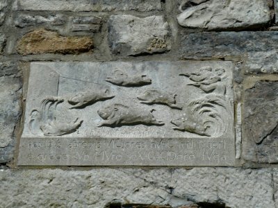 Maastricht-Gedenksteen in de stadswal boven Nieuwenhofpoortje