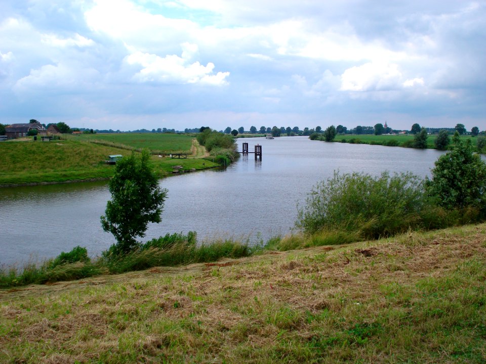 Macharen, le Burgemeester Delenkanaal débute dans un ancien bras de la Meuse