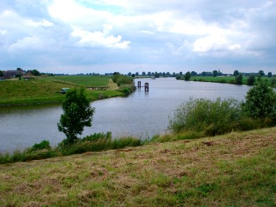 Macharen, le Burgemeester Delenkanaal débute dans un ancien bras de la Meuse