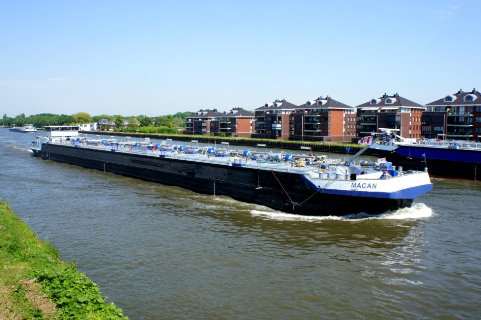 Macan - ENI 02326056, Amsterdam-Rijn kanaal, pic3