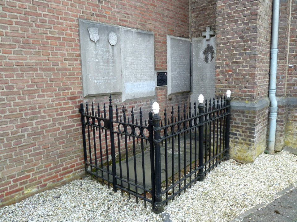Maastricht-Amby-Monument bij de grafkelder van de familie Schoenmaeckers (2)