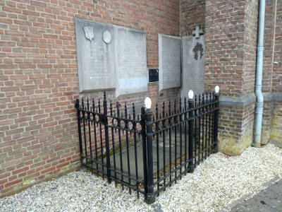 Maastricht-Amby-Monument bij de grafkelder van de familie Schoenmaeckers (2)