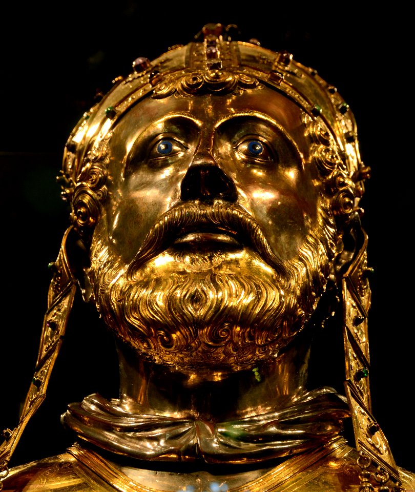Maastricht Reliquary bust of Saint Servatius 26092015 02 (cropped)