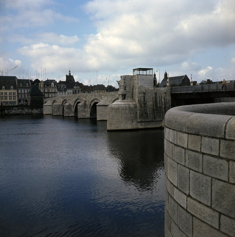 Maastricht stadsgezichten St. Servaasbrug, Bestanddeelnr 254-7936