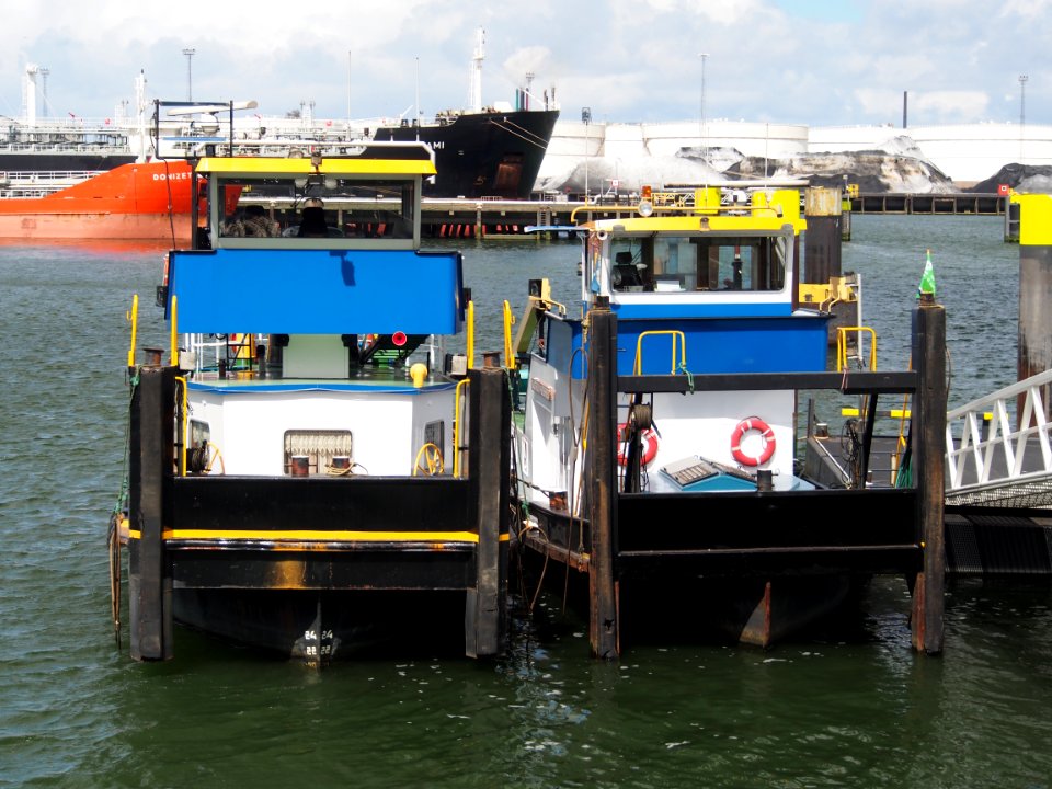 Maasstroom 7 (tugboat, 1952) ENI 02308423 & Maasstroom 11 (tugboat, 1940) Port of Rotterdam pic2